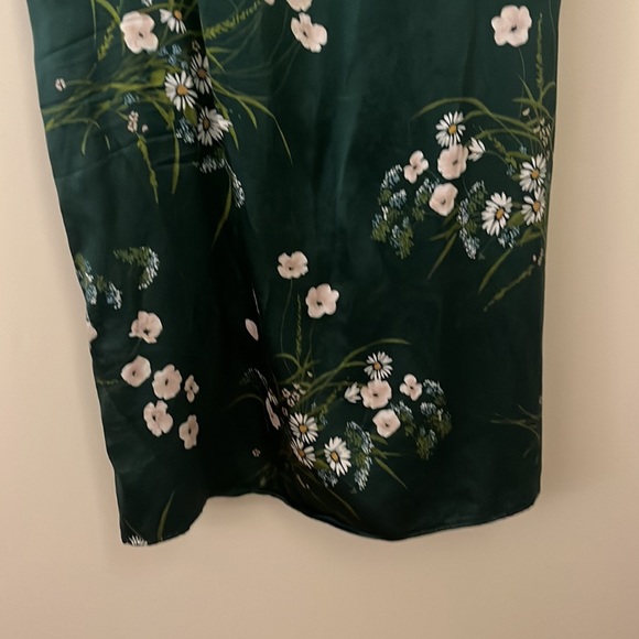 Reformation Frankie silk dress in green, size large, only worn twice. - Picture 2 of 4